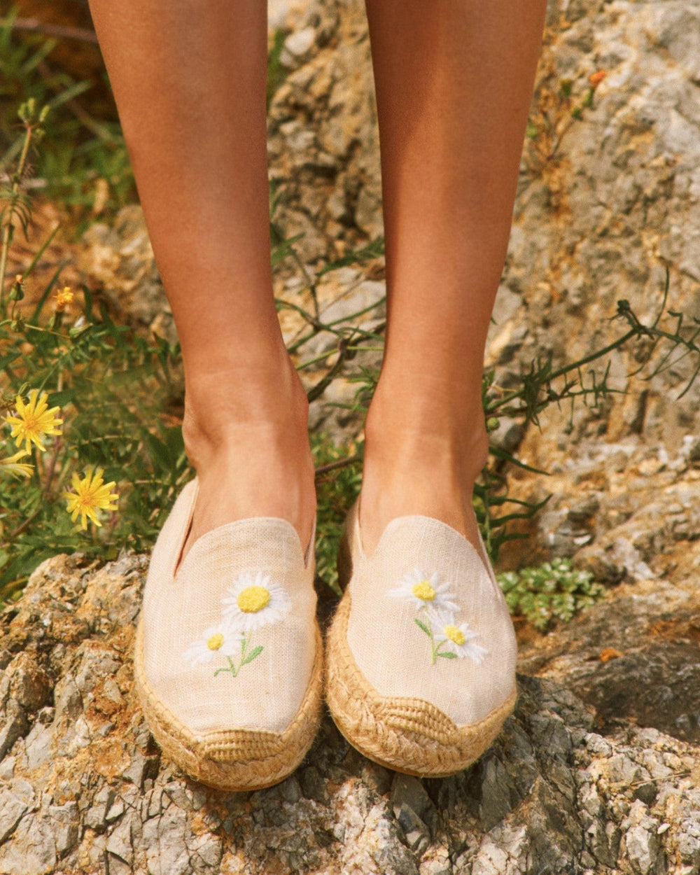 The Smoking Slipper - Embroidery / Daisy - Natural Undyed - Women's - Women's Espadrilles - Natural Undyed / Daisy - Soludos - 