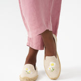 The Smoking Slipper - Embroidery / Daisy - Natural Undyed - Women's - Women's Espadrilles - Natural Undyed / Daisy - Soludos - 