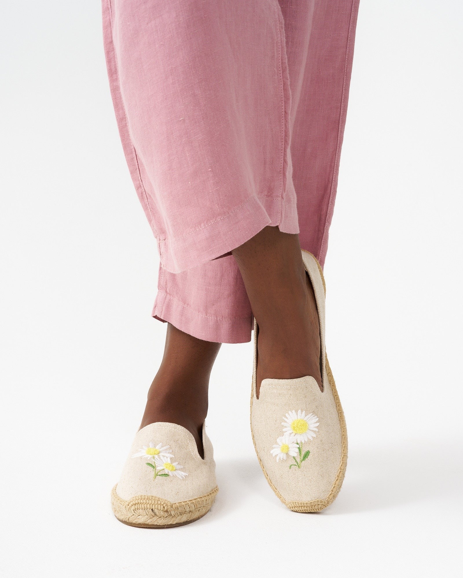 The Smoking Slipper - Embroidery / Daisy - Natural Undyed - Women's - Women's Espadrilles - Natural Undyed / Daisy - Soludos - 